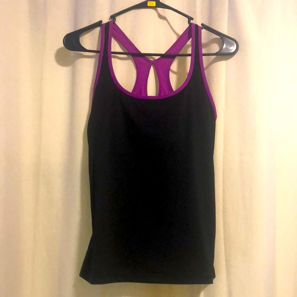 🎉 4 for $20 New Balance Tank with build in bra, size medium